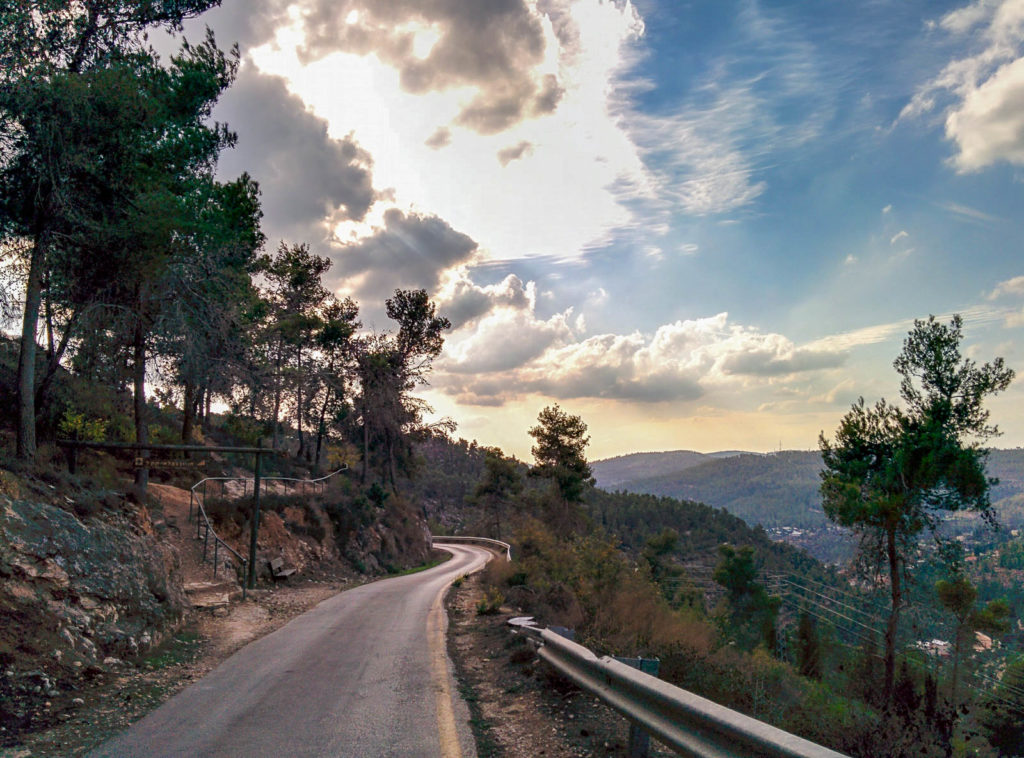שקיעה מהכביש הראשי של יער ירושלים
