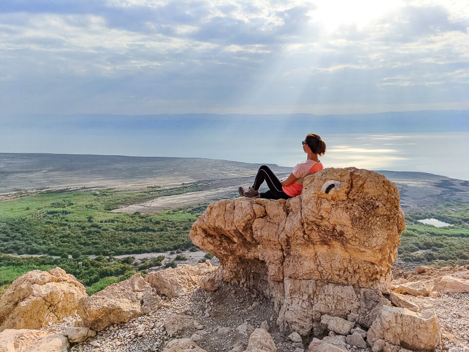 נוף על עיינות צוקים בים המלח