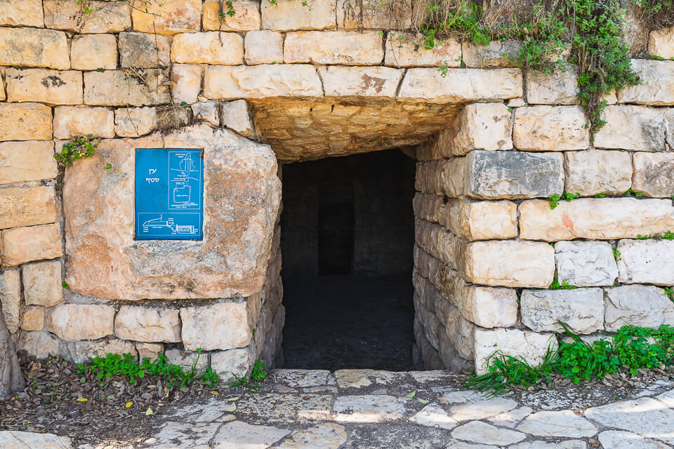בריכה מקורה בעין סטף