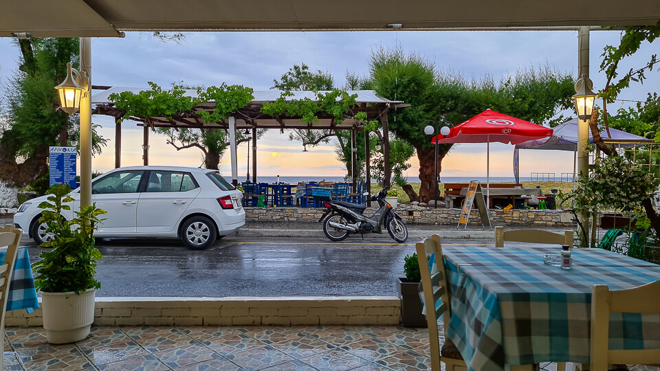מסעדת ארמוניה בחוף אגיו יואניס